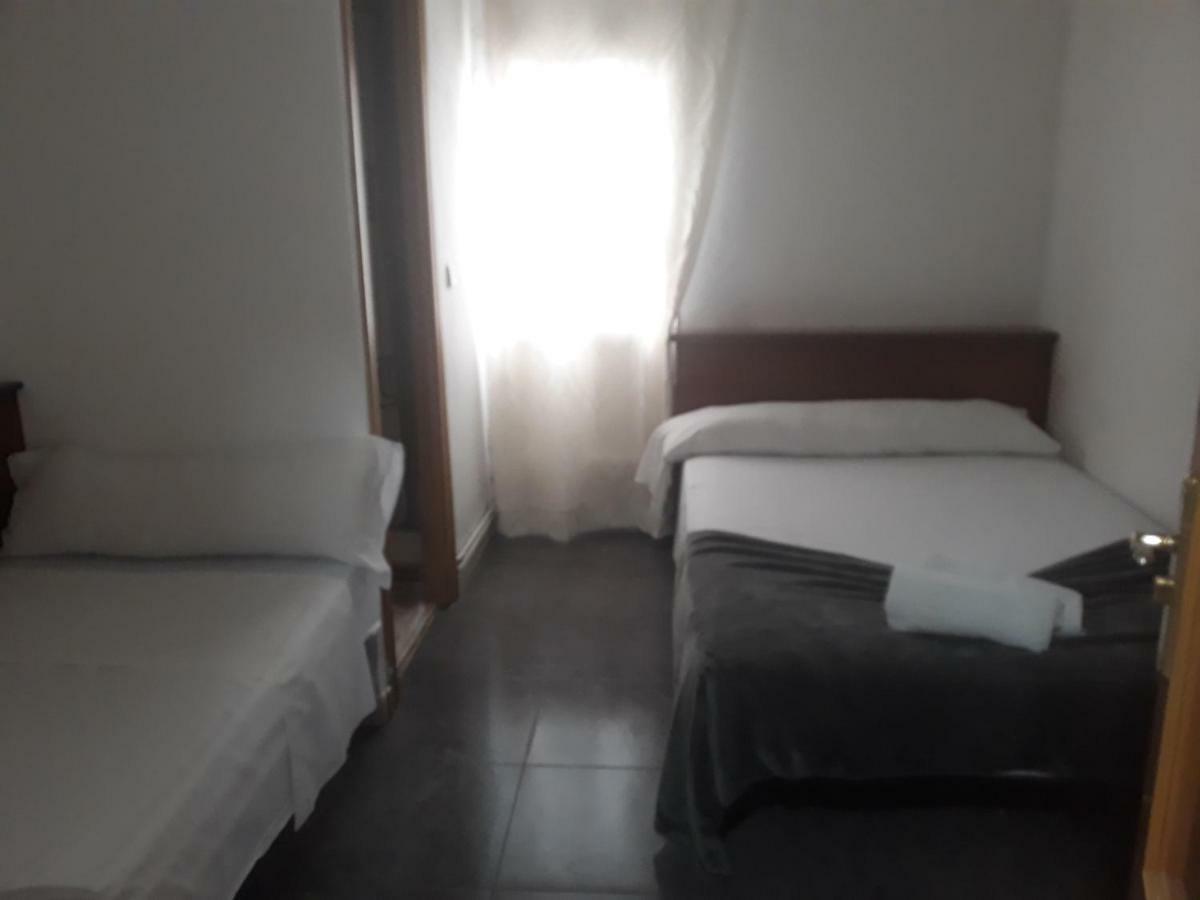 Mombuey 19 Bed & Breakfast Madrid Bagian luar foto