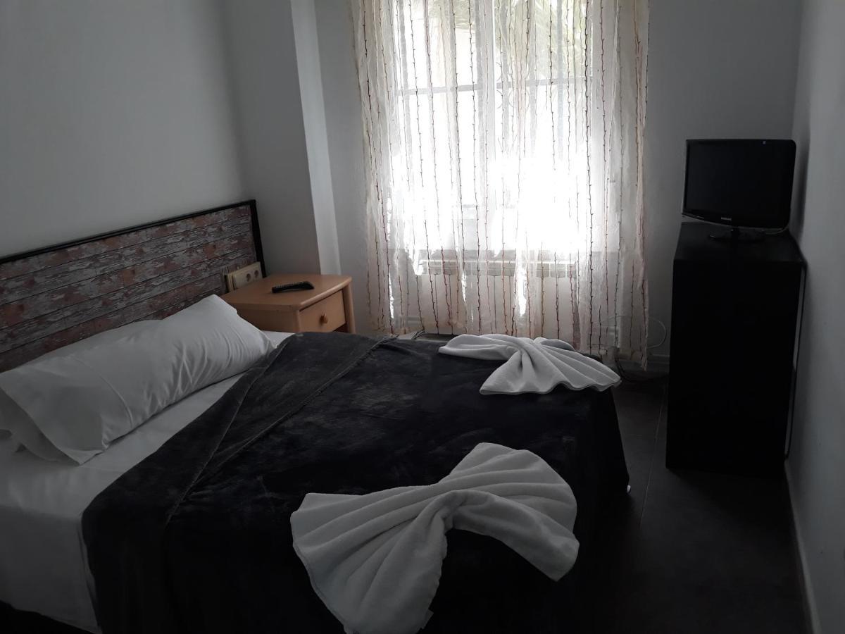 Mombuey 19 Bed & Breakfast Madrid Bagian luar foto