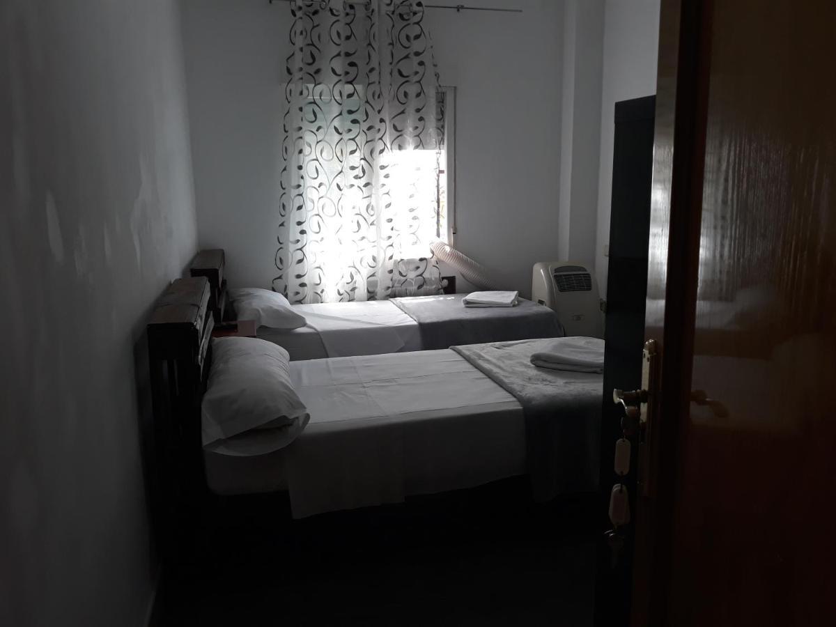 Mombuey 19 Bed & Breakfast Madrid Bagian luar foto